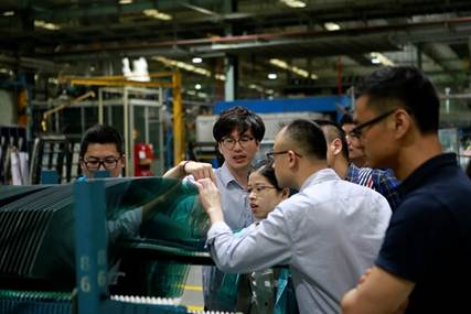 特的极致天窗工艺新葡京遇见伟巴斯(图21)