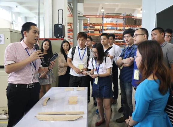 特的极致天窗工艺新葡京遇见伟巴斯(图24)