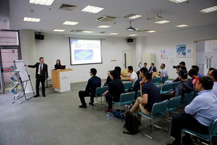 特的极致天窗工艺新葡京遇见伟巴斯(图25)