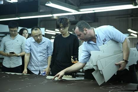 特的极致天窗工艺新葡京遇见伟巴斯(图28)