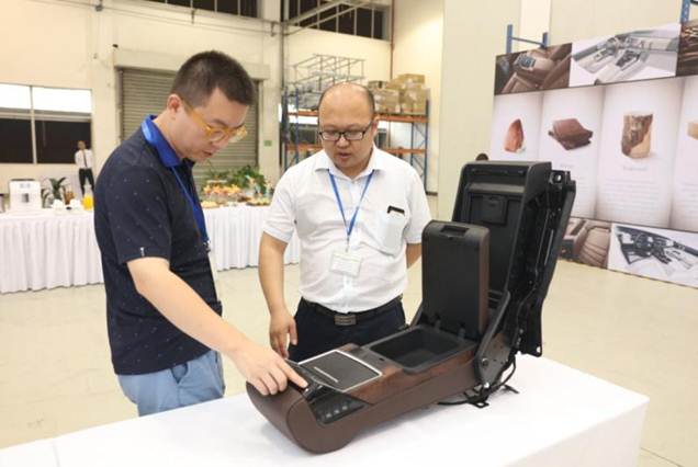 特的极致天窗工艺新葡京遇见伟巴斯(图34)